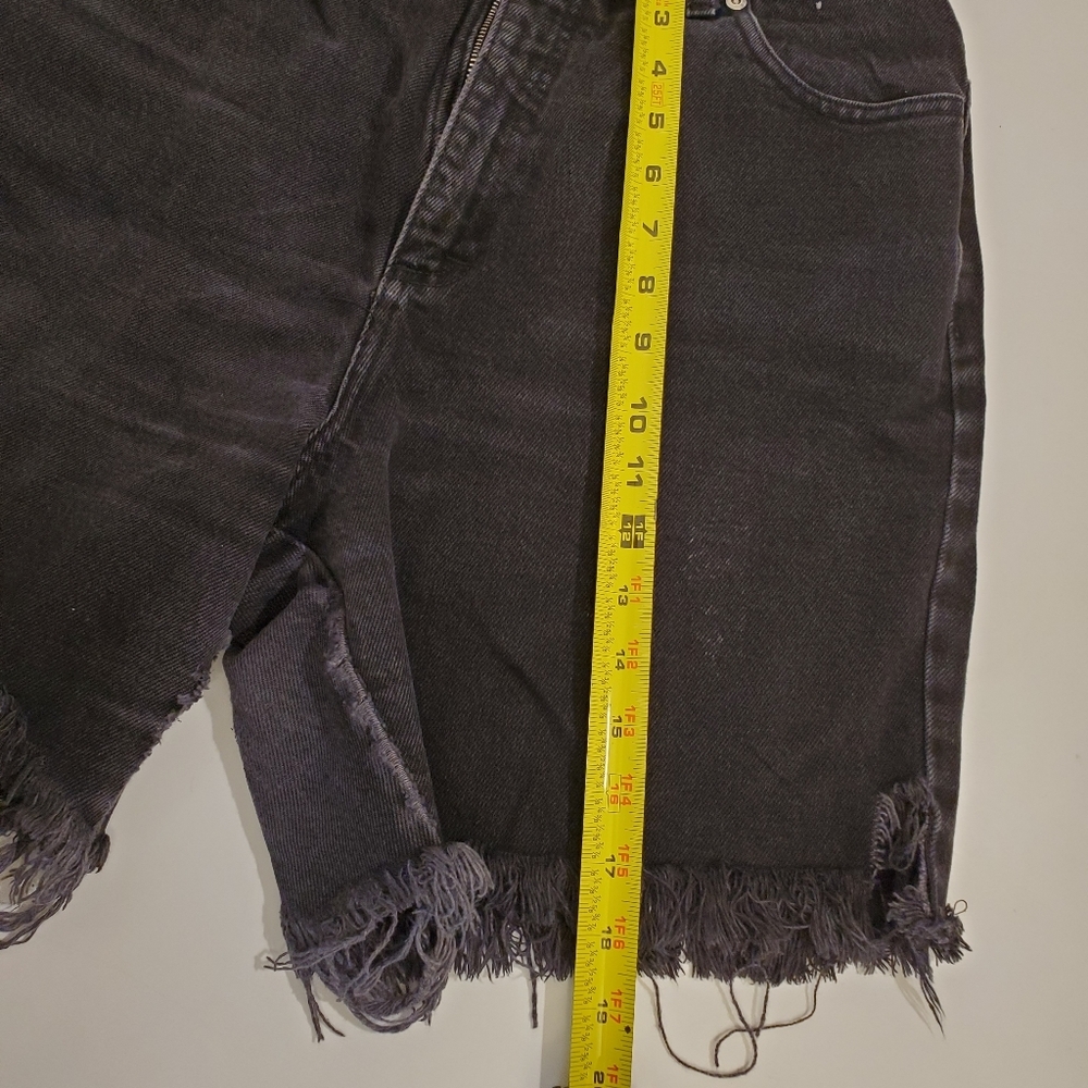 Vintage 90's NY Line Black Denim Distressed Shorts - Picture 6 of 10